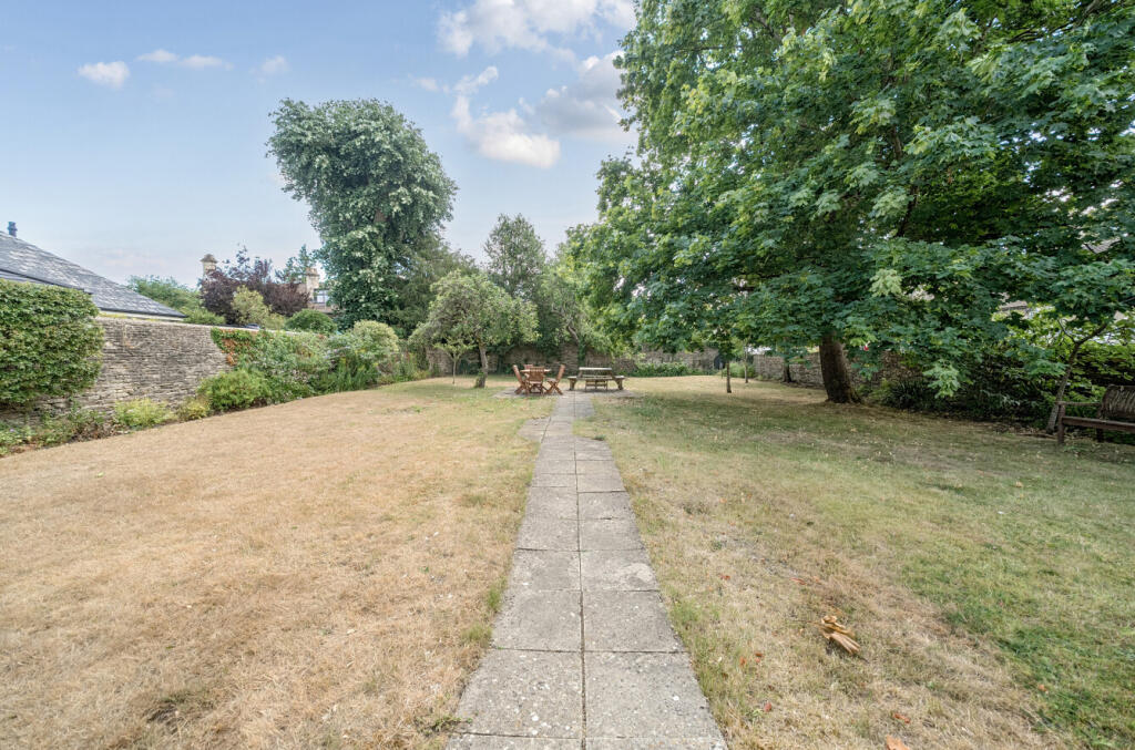 Lewis Lane, Cirencester, Gloucestershire, GL7 photo 2