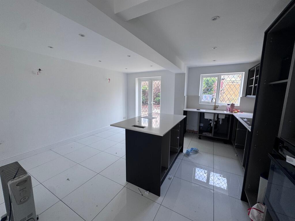House in Bradford, Low Moor - View 4