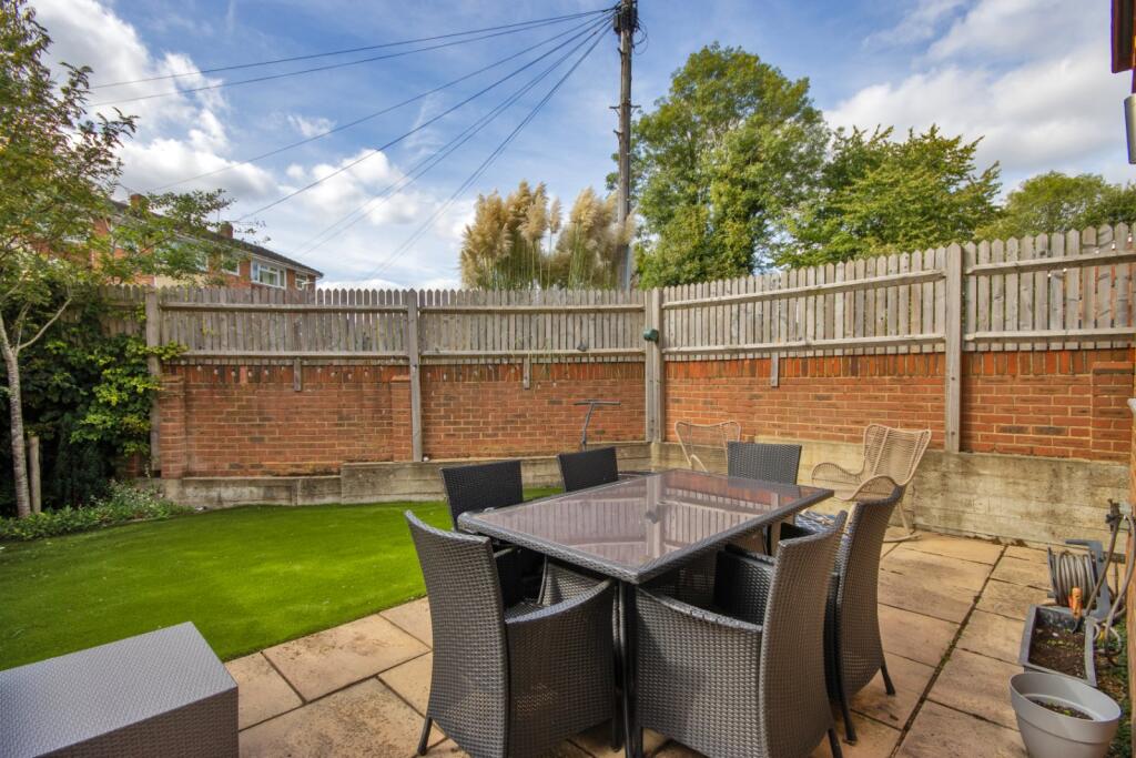 House in Sevenoaks, Kippington - More