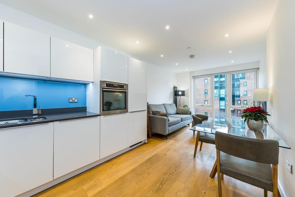 Main image of property: Waterford Court, Canary Wharf, E14