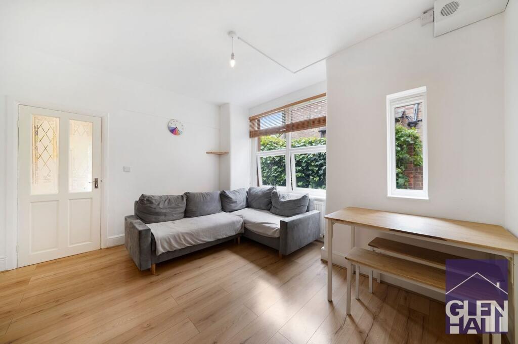 Apartment in London - View 5