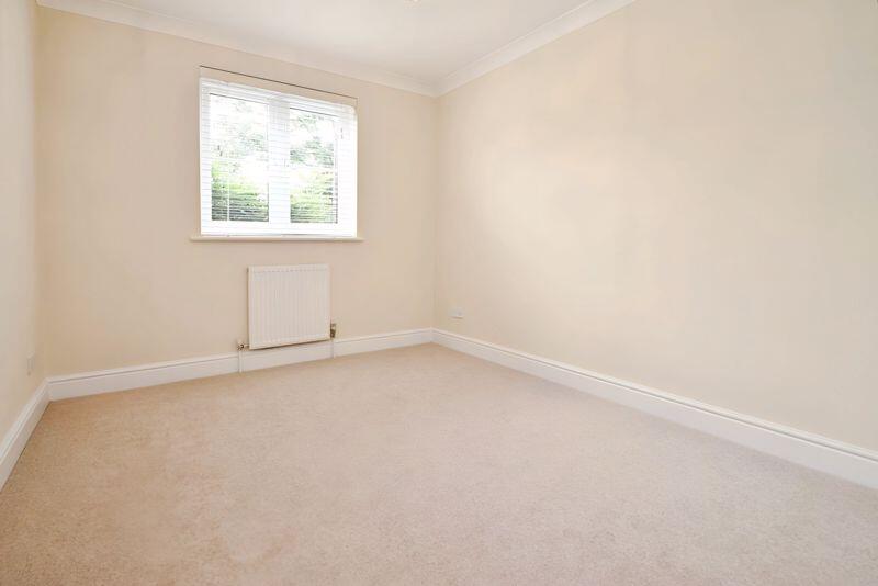 Hanover Court, 432 Uxbridge Road photo 5