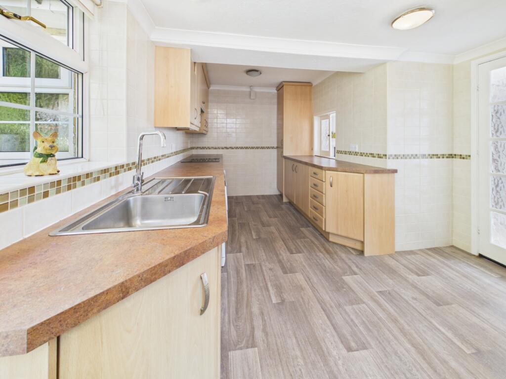 Aston Close, Dronfield, Derbyshire, S18 photo 4