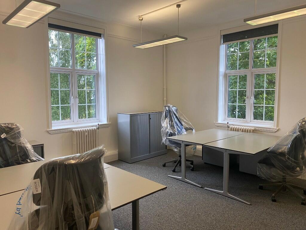 4 Desk Office