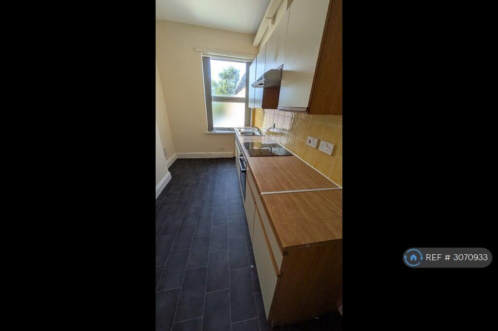 Apartment in Stoke-on-Trent - View 4