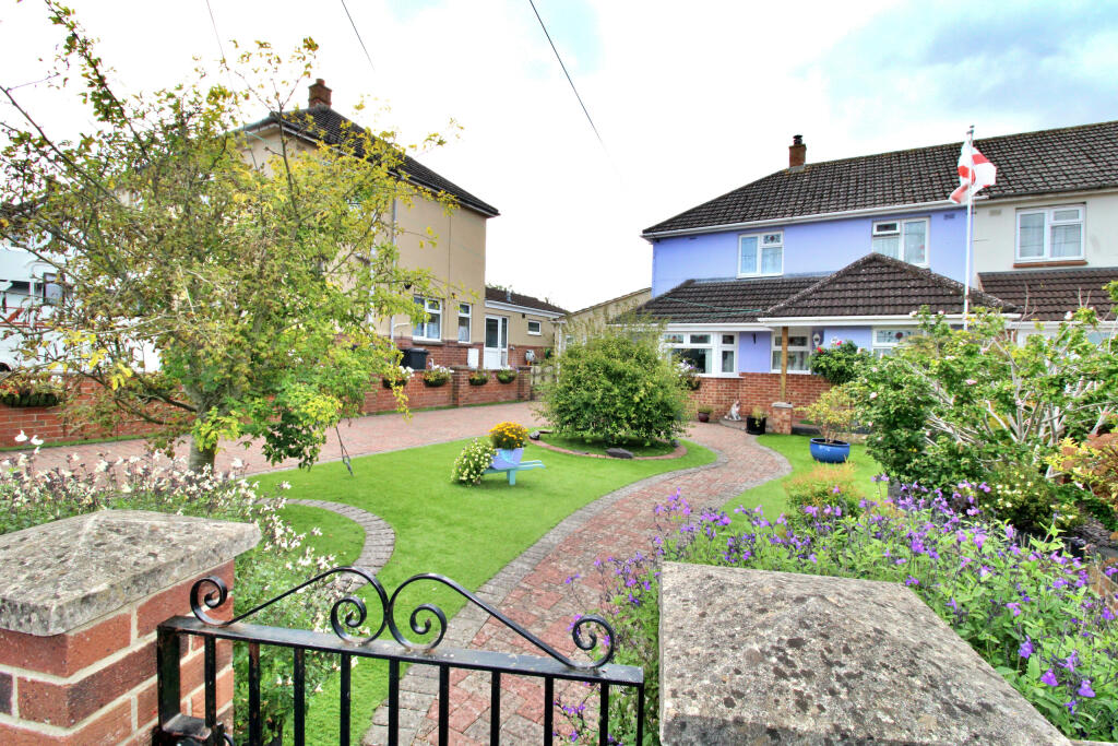 3-bed semi-detached on Craybourne Road, Melksham, Wiltshire, £325,000