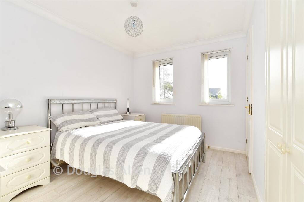 House in Basildon, Wickford - View 5