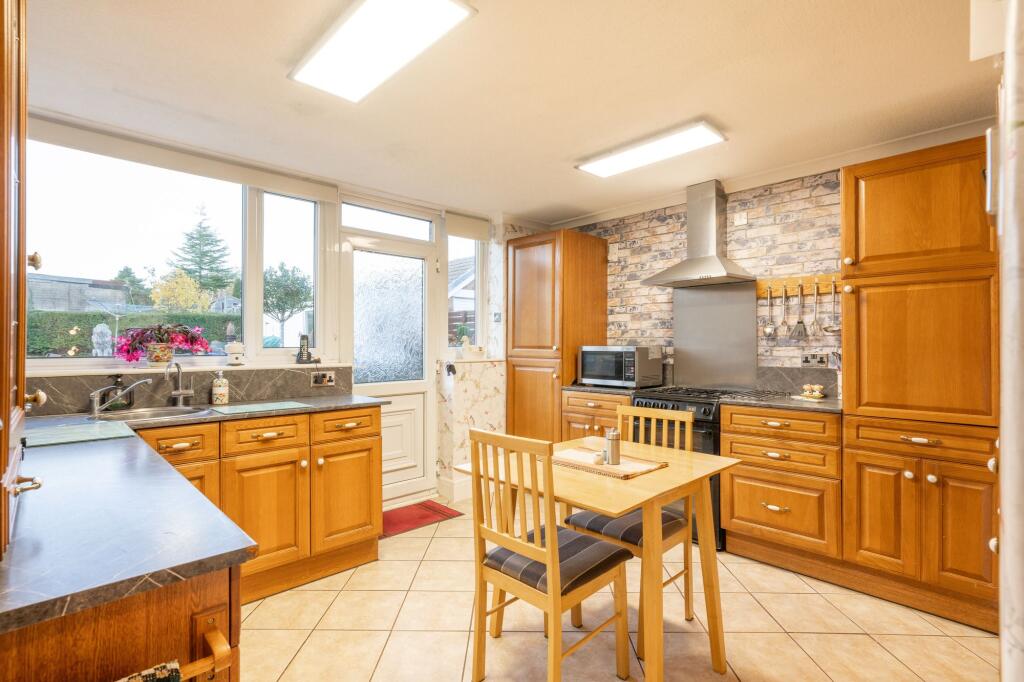 Mayfield Avenue, Ingol, Preston, PR2 3UE photo 3