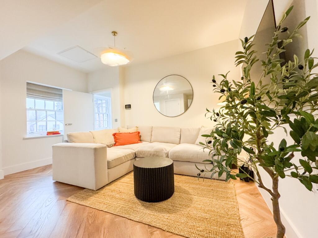 Apartment in Sutton Coldfield, Maney - View 3