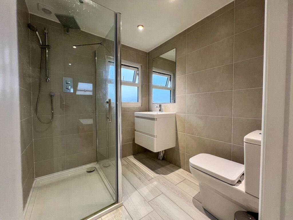 6 bedroom semi-detached house for rent