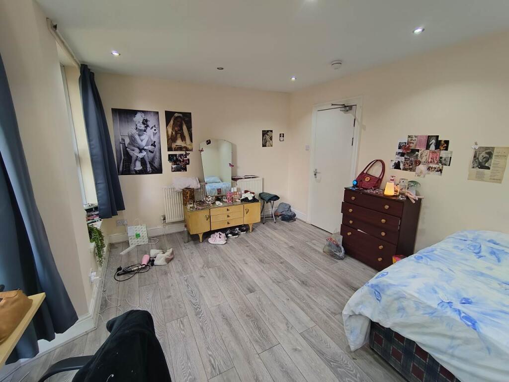 House in Cardiff, Maindy, Cathays - View 4