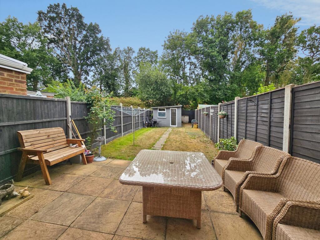 Grayswood Drive, Mytchett, Surrey, GU16 photo 4