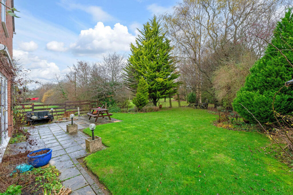 Bell Close Brackley Helmdon, Northamptonshire, NN13 5UH photo 4