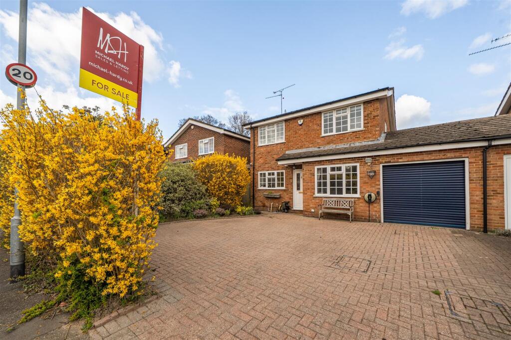 Main image of property: Kelsey Avenue,  Finchampstead, Berkshire, RG40 4TZ