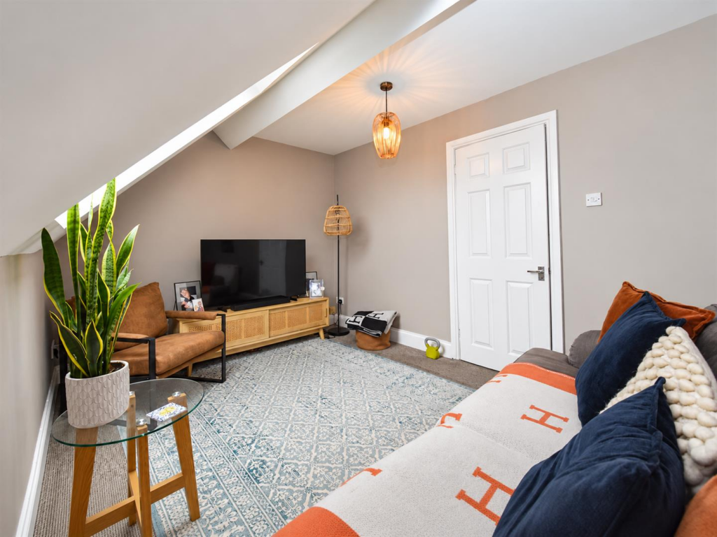 Grosvenor Road, Westcliff-On-Sea photo 4