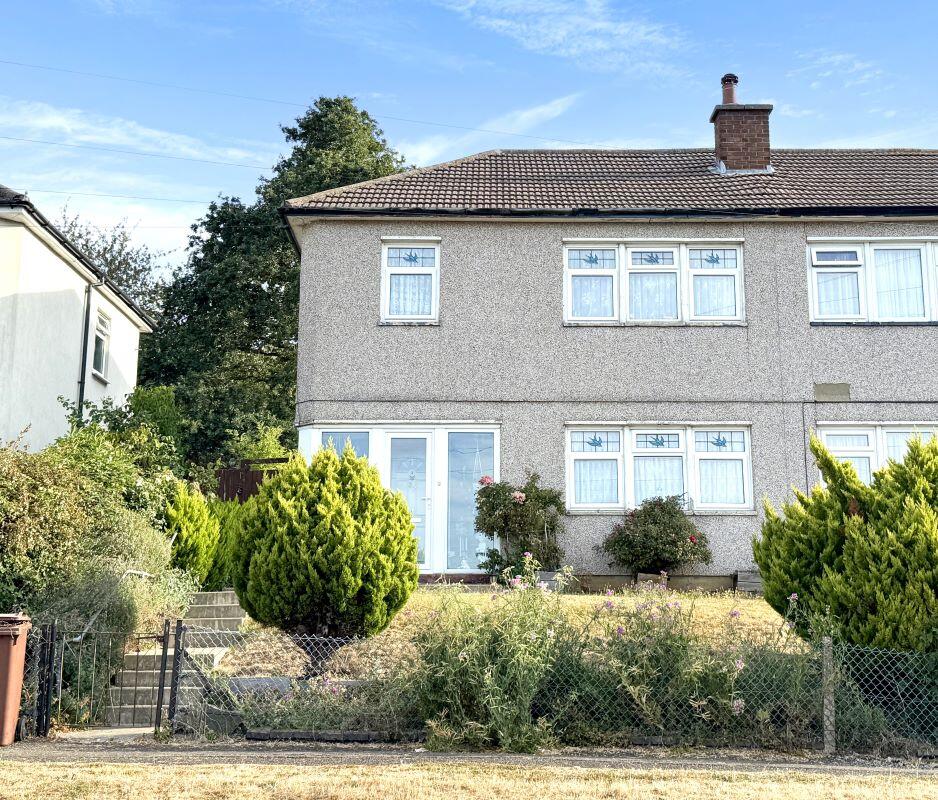 Main image of property: 32 Antlers Hill, Chingford, E4 7RT