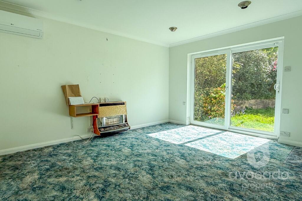 Longmeadow, Frimley, Camberley, Surrey, GU16 8RS photo 4