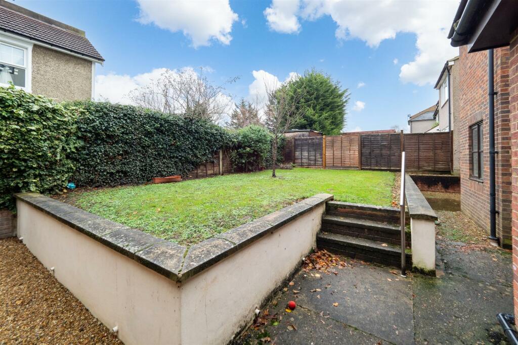 12a Lewis Road, Sutton photo 4