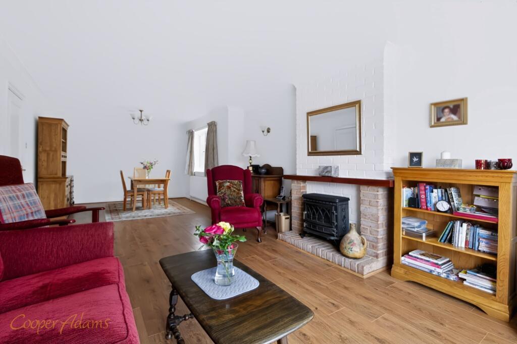 House in Arun, East Preston - More