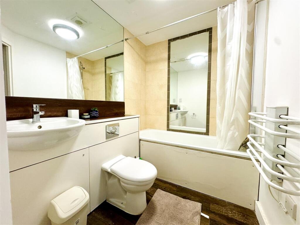 Apartment in Reading - View 4