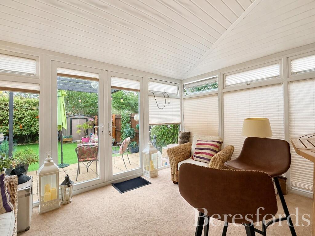 House in London, Elm Park - View 5