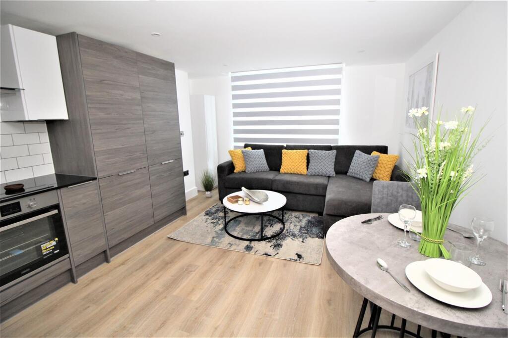 Apartment in Redhill - View 2