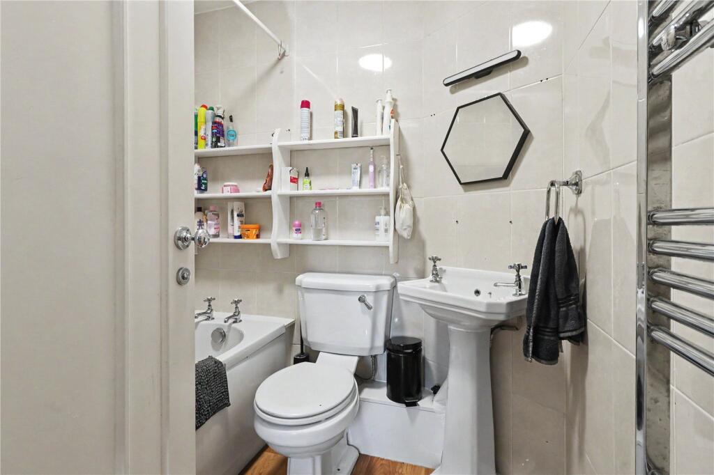 Apartment in Redhill - View 5