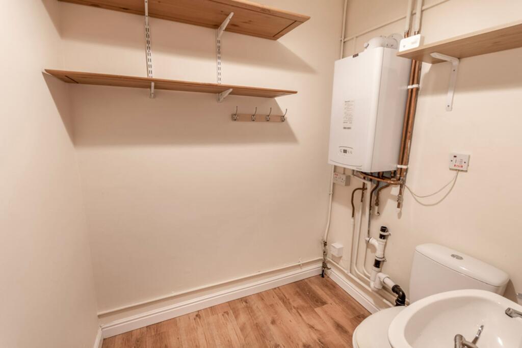 House in Retford, Hallcroft - More