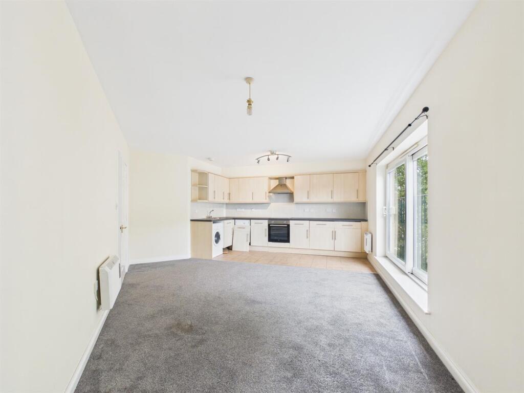 Apartment in North Tyneside, North East - View 4
