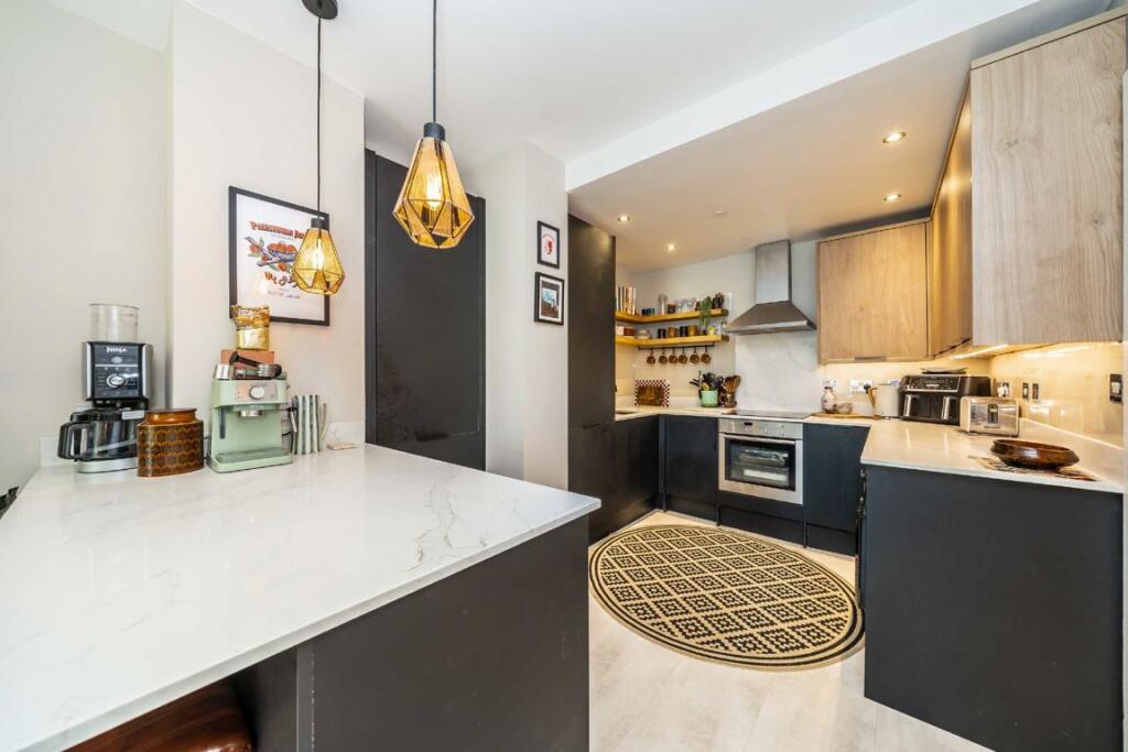 Apartment in London - View 3