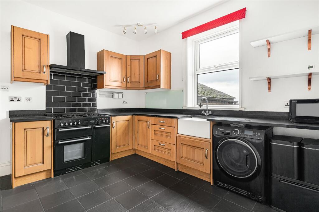 Apartment in Sutton - View 4