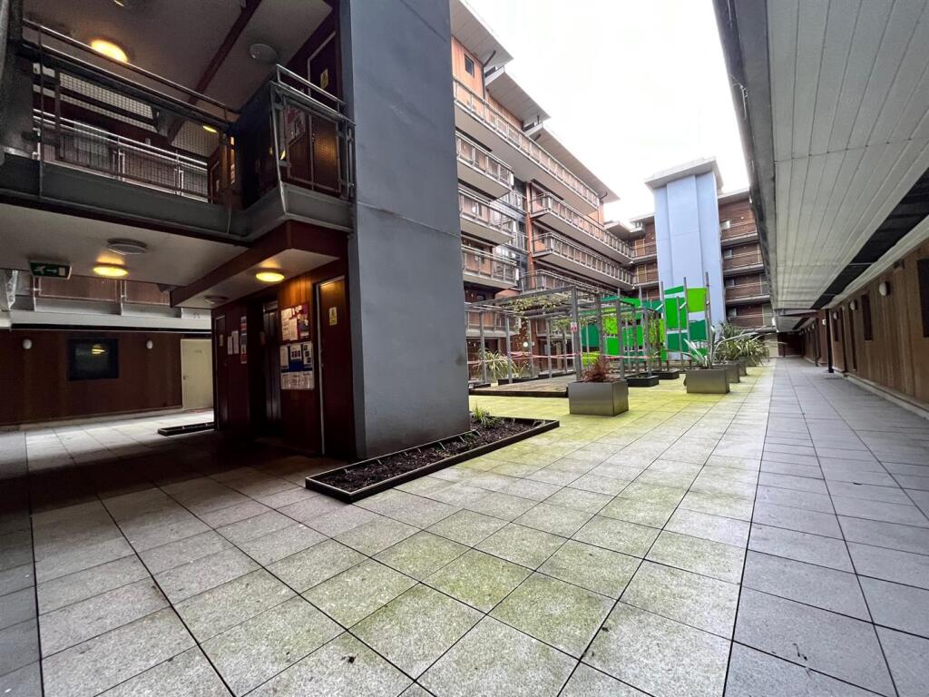 Apartment in Manchester - View 5