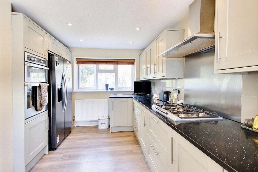 Chaffinch Avenue, Shirley - More