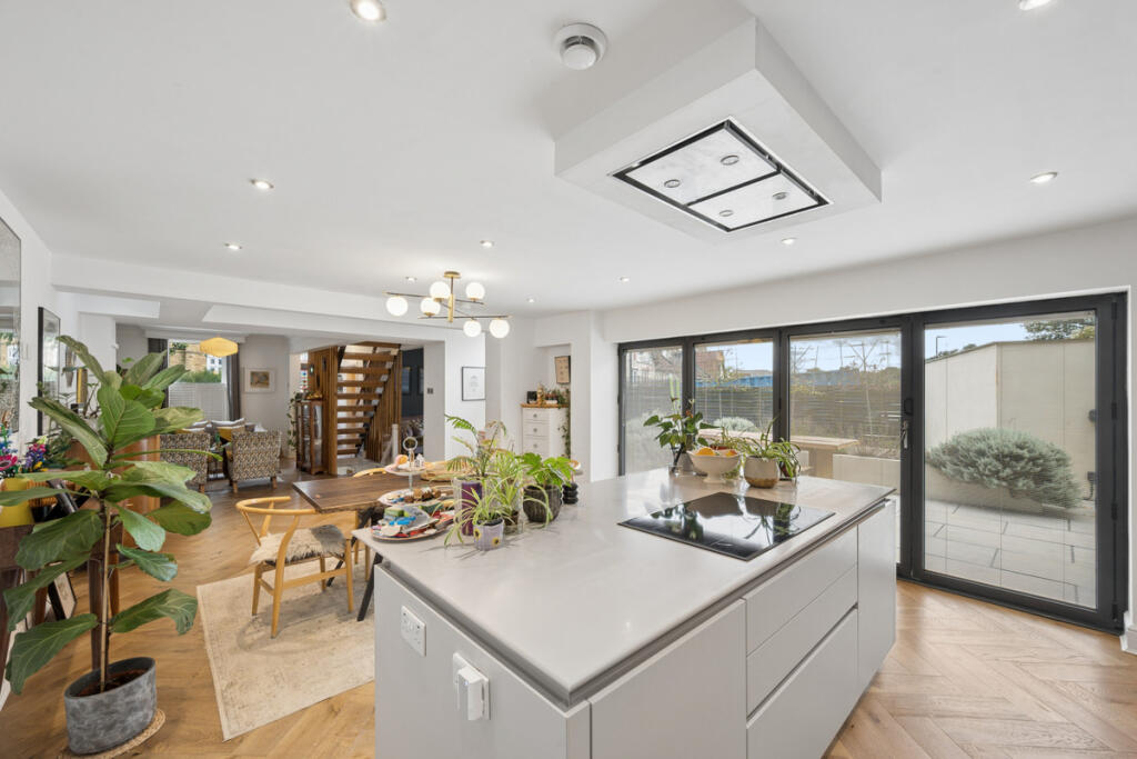 House in Leeds, West Yorkshire - View 4