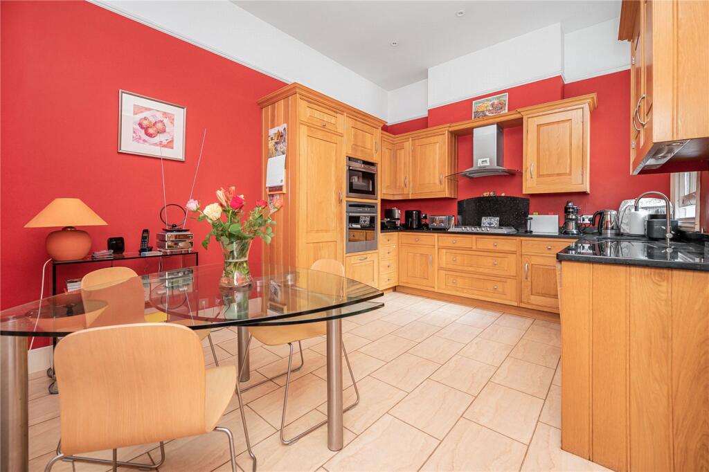 House in London, St Margarets - View 5