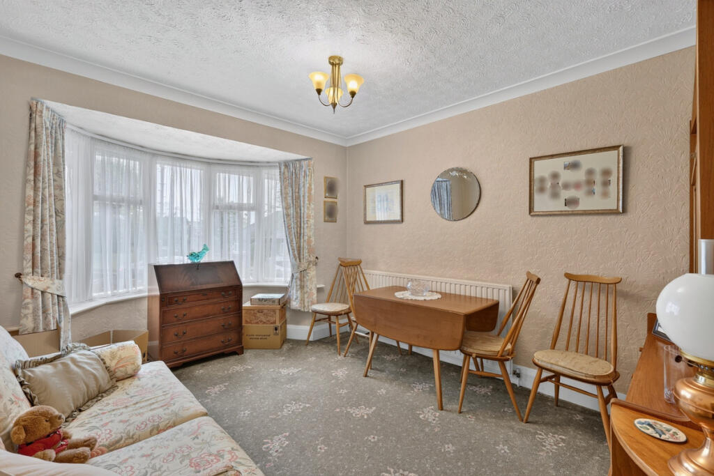 House in Castle Point, South Benfleet - More
