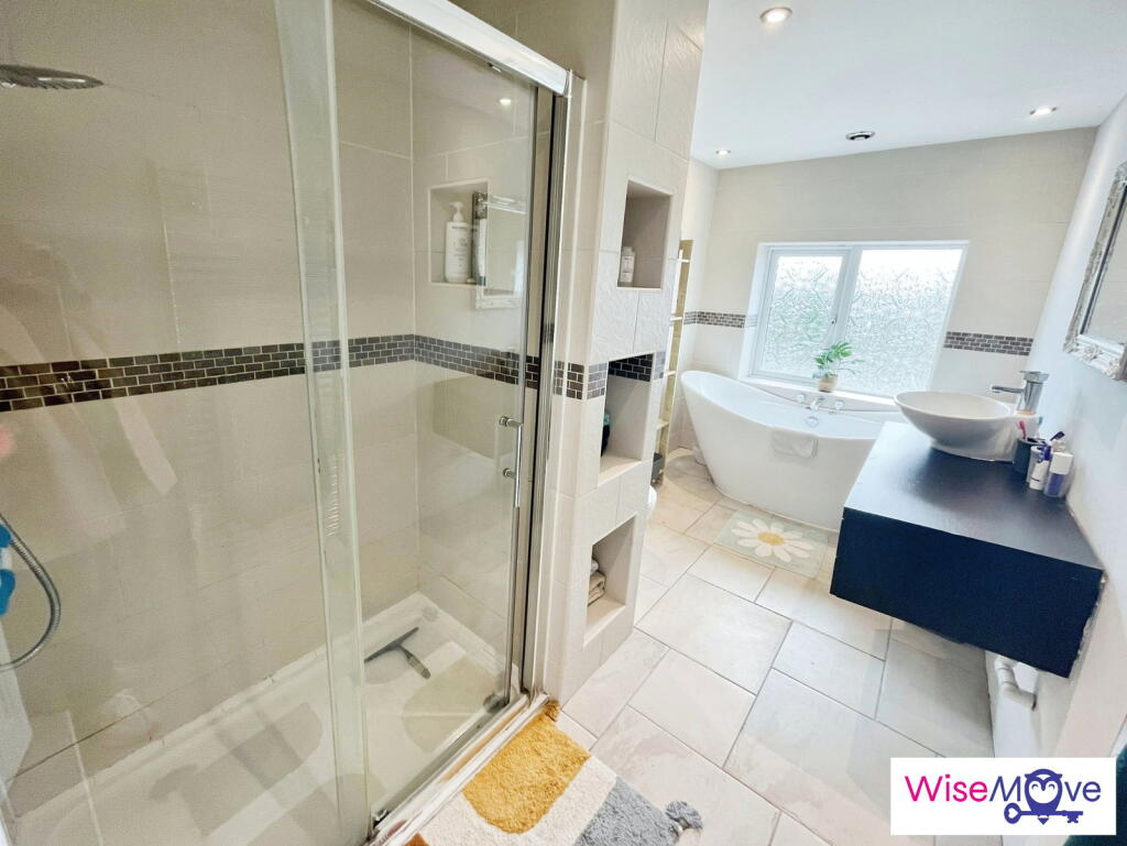 Main image of property: Liverpool Road, Widnes, WA8 7EZ