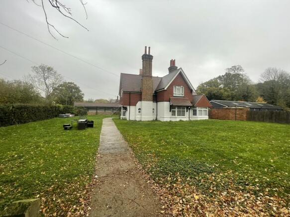 Bridgeham Grange, RH6 8RD