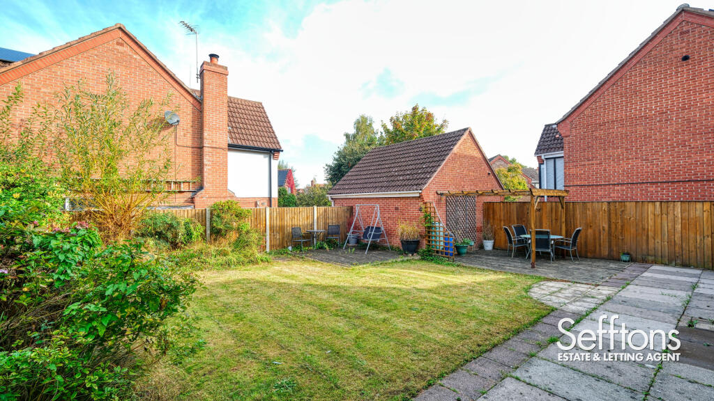 Blakestone Drive, Norwich, Norfolk photo 4