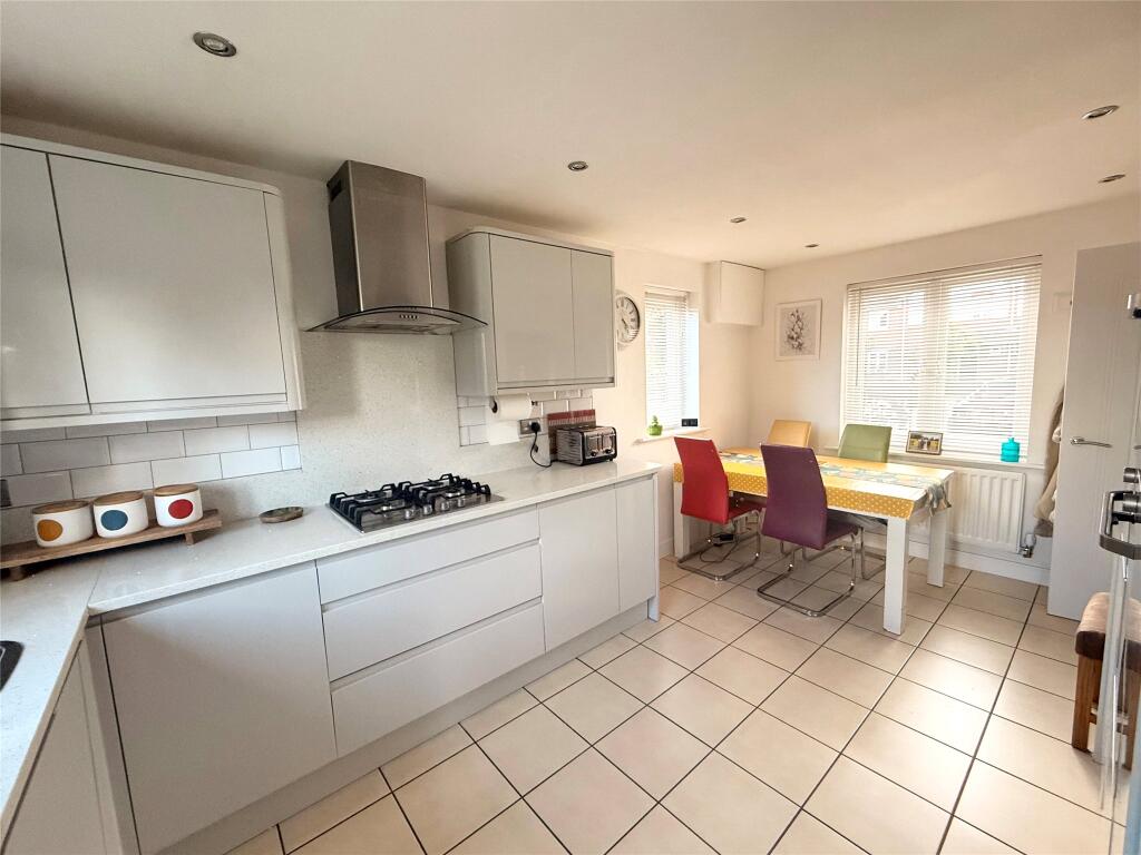 77 Hesketh Way photo 4