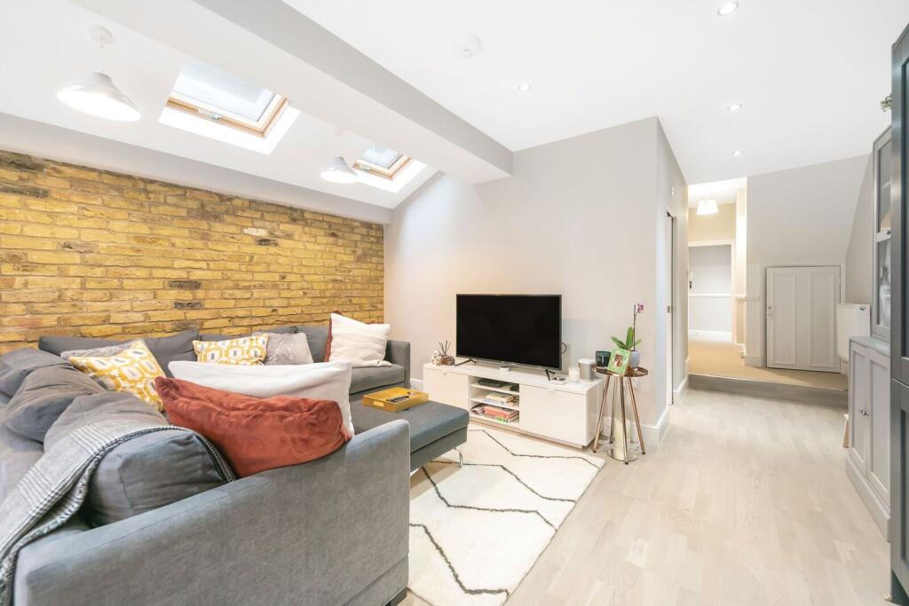 Apartment in London - More