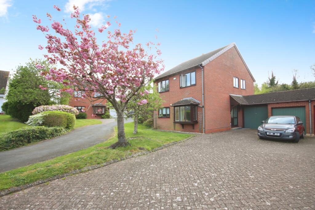 Aintree Drive, Leamington Spa, Warwickshire, CV32 photo 2