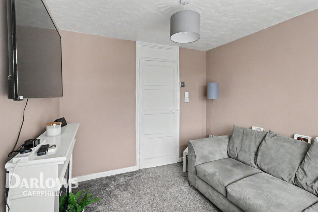 3-bed semi-detached on Heol Graigwen, Caerphilly, £200,000
