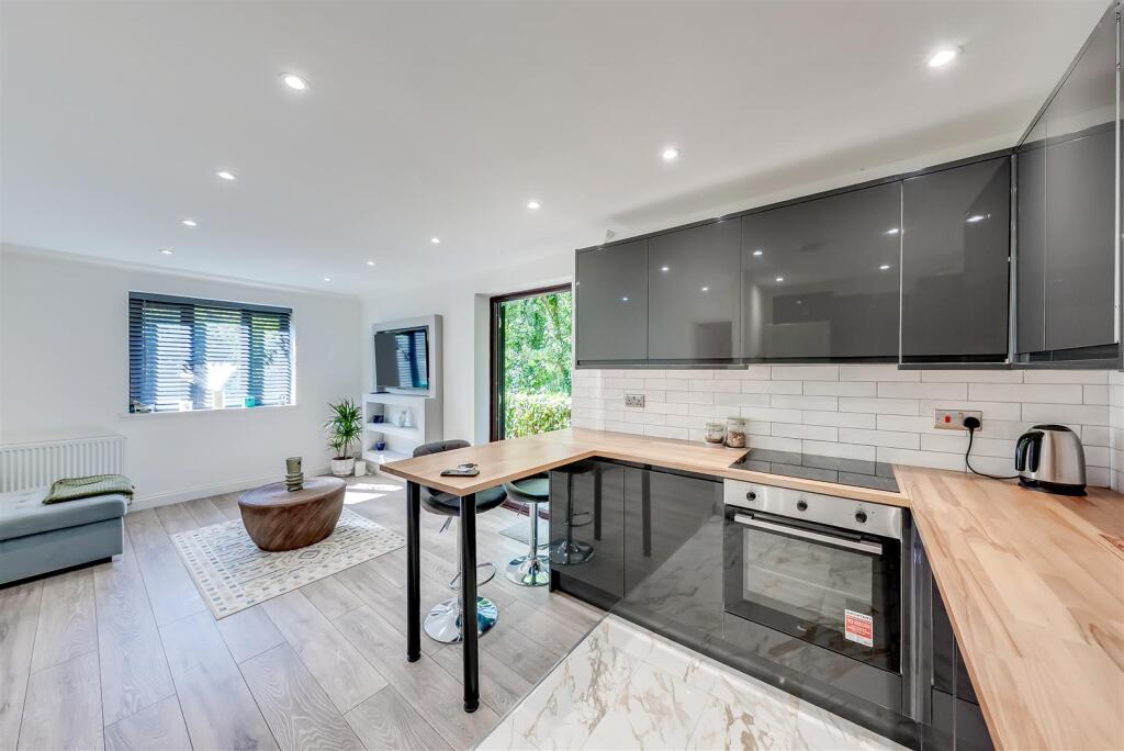 Apartment in Dartford - View 5
