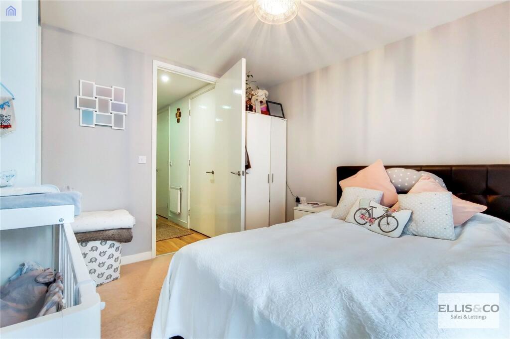 Apartment in London - View 6