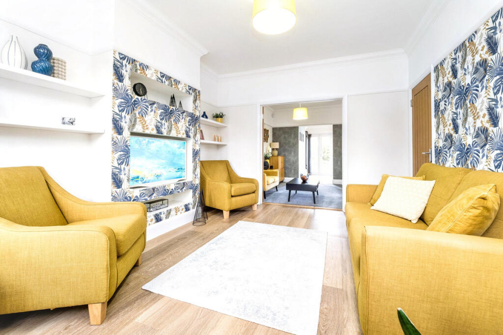 House in Romford - More