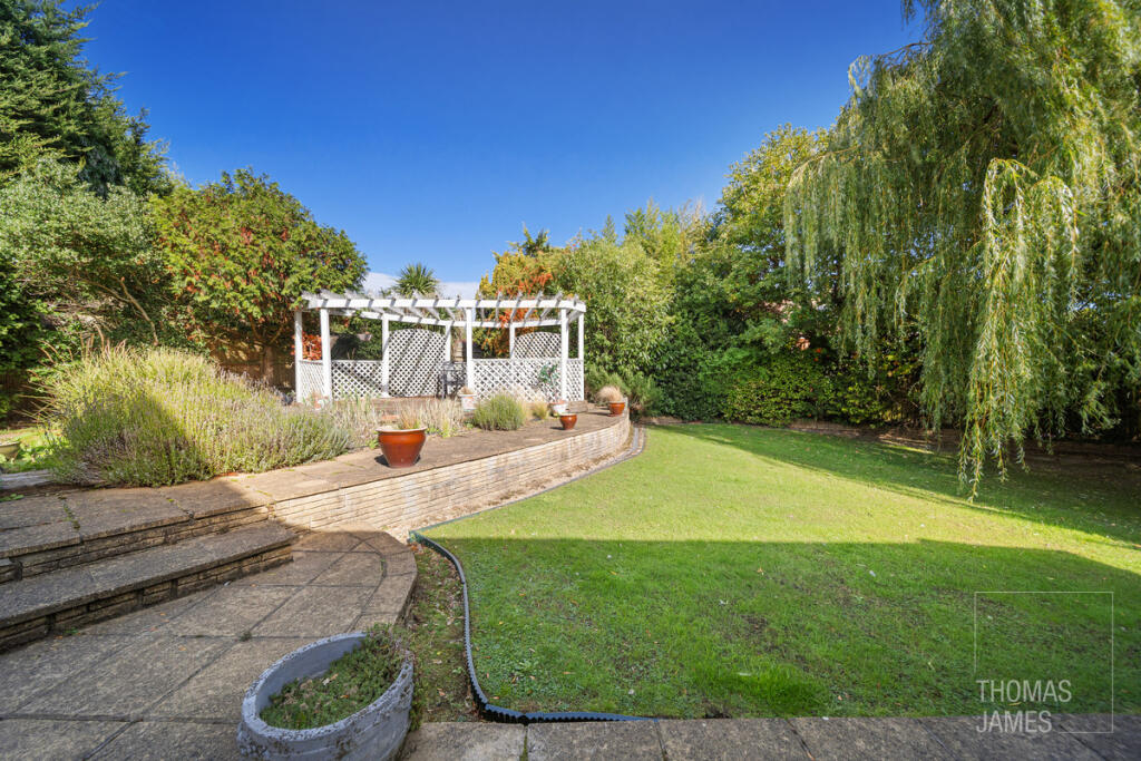 Orchardmede, London, N21 photo 2