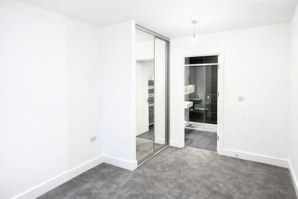 Apartment in Tandridge, Oxted - More