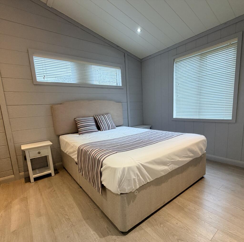 Pathfinder La Belle Maison, Alder Country Park, Bacton Road, North Walsham, Norfolk, NR28 0RA photo 4