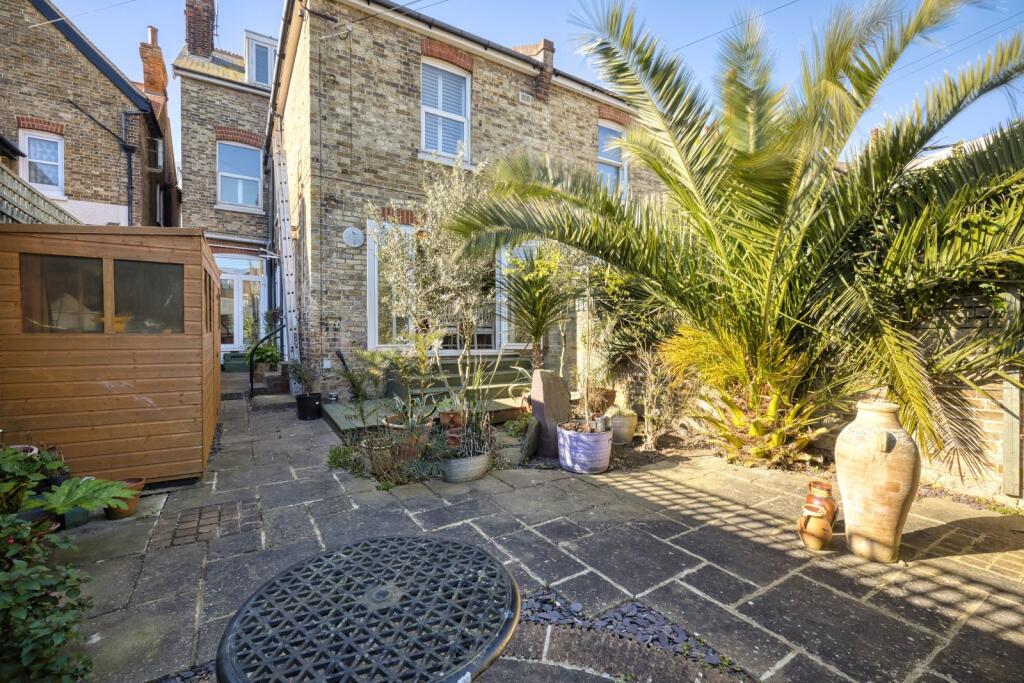 House in Canterbury - View 4